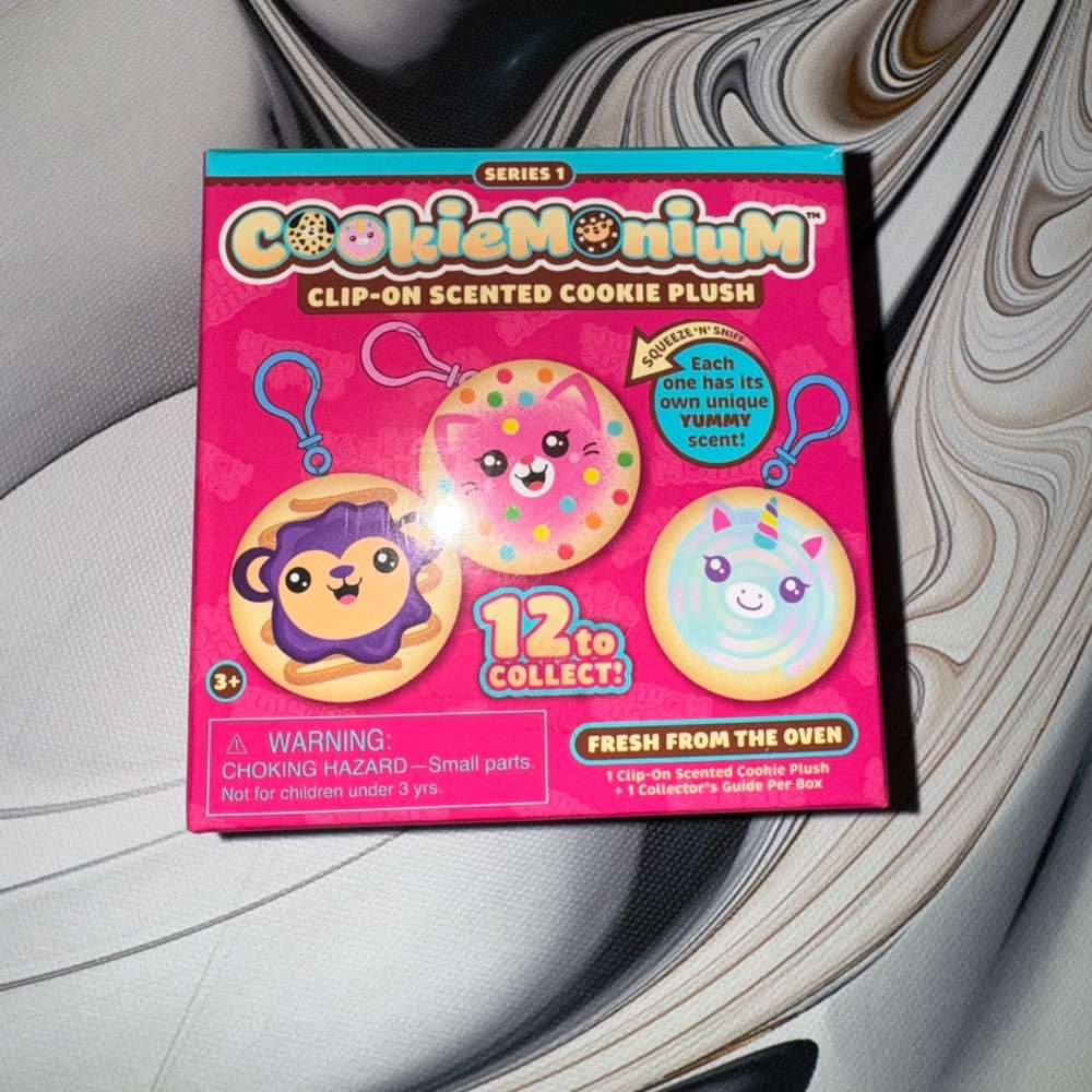 Clip-On Scented Cookie Plush -cookiemonium